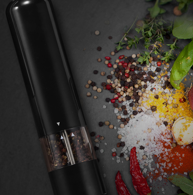 electric salt–pepper grinder