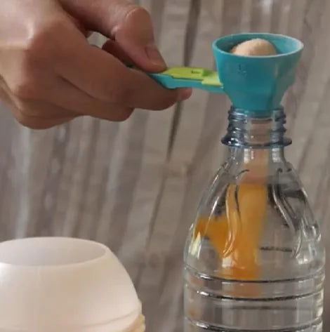 leak-proof portable measuring spoon